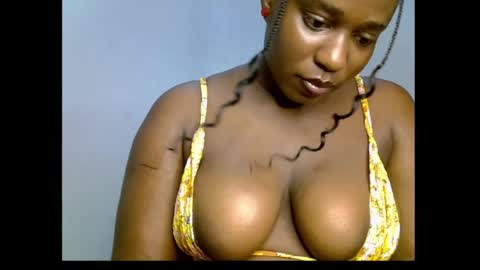 Snapshot of sweetpetitgirl chatting on 04/23/26, 10:45 LILY BRANDY online show from 04/23/26, 10:45