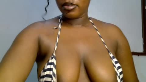 Snapshot of sweetpetitgirl chatting on 04/28/26, 07:30 LILY BRANDY online show from 04/28/26, 07:30