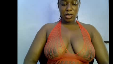Snapshot of sweetpetitgirl chatting on 05/05/26, 08:00 LILY BRANDY online show from 05/05/26, 08:00