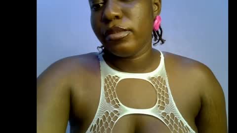 Snapshot of sweetpetitgirl chatting on 05/05/26, 08:06 LILY BRANDY online show from 05/05/26, 08:06