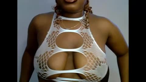 Snapshot of sweetpetitgirl chatting on 05/25/26, 08:20 LILY BRANDY online show from 05/25/26, 08:20