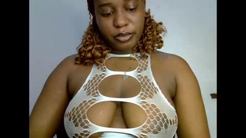 Snapshot of sweetpetitgirl chatting on 05/25/26, 08:26 LILY BRANDY online show from 05/25/26, 08:26