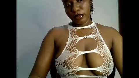 Snapshot of sweetpetitgirl chatting on 06/14/26, 04:36 LILY BRANDY online show from 06/14/26, 04:36