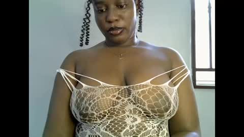 Snapshot of sweetpetitgirl chatting on 06/19/26, 08:07 LILY BRANDY online show from 06/19/26, 08:07