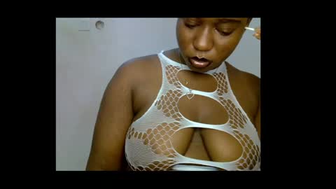 Snapshot of sweetpetitgirl chatting on 06/29/26, 06:30 LILY BRANDY online show from 06/29/26, 06:30