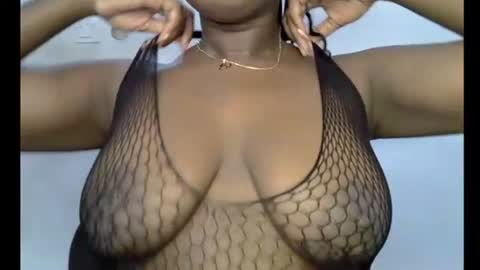 Snapshot of sweetpetitgirl chatting on 07/04/26, 06:41 LILY BRANDY online show from 07/04/26, 06:41
