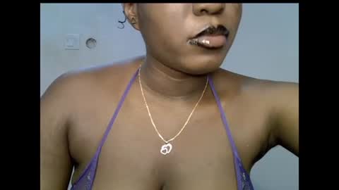 Snapshot of sweetpetitgirl chatting on 07/05/26, 07:21 LILY BRANDY online show from 07/05/26, 07:21