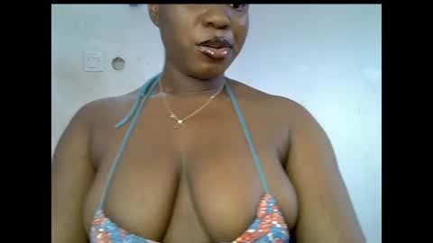Snapshot of sweetpetitgirl chatting on 07/06/26, 07:27 LILY BRANDY online show from 07/06/26, 07:27