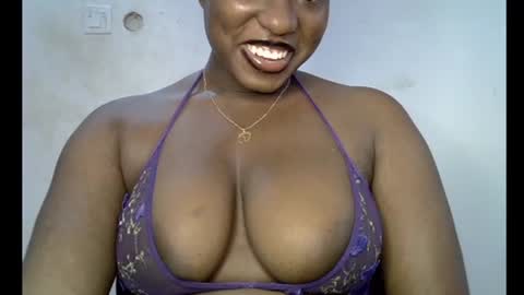 Snapshot of sweetpetitgirl chatting on 07/06/26, 05:59 LILY BRANDY online show from 07/06/26, 05:59