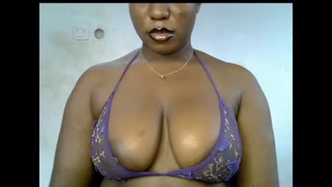 Snapshot of sweetpetitgirl chatting on 07/08/26, 08:30 LILY BRANDY online show from 07/08/26, 08:30