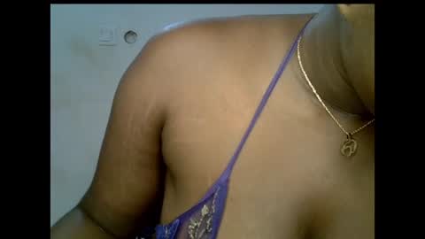 Snapshot of sweetpetitgirl chatting on 07/08/26, 10:47 LILY BRANDY online show from 07/08/26, 10:47
