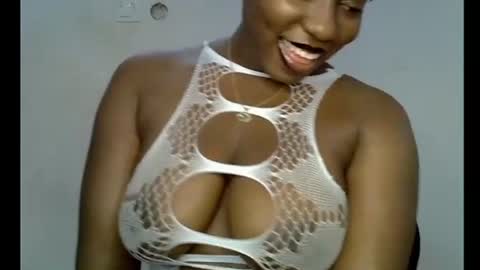 Snapshot of sweetpetitgirl chatting on 07/10/26, 07:23 LILY BRANDY online show from 07/10/26, 07:23
