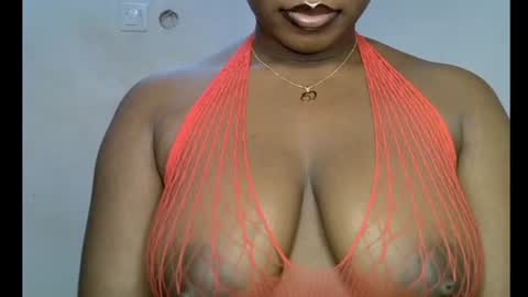 Snapshot of sweetpetitgirl chatting on 07/10/26, 07:27 LILY BRANDY online show from 07/10/26, 07:27