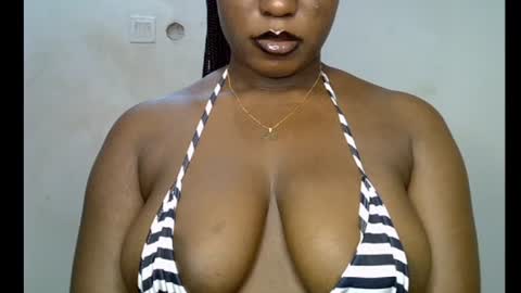 Snapshot of sweetpetitgirl chatting on 07/12/26, 08:22 LILY BRANDY online show from 07/12/26, 08:22