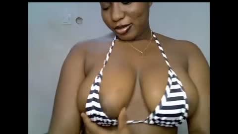 Snapshot of sweetpetitgirl chatting on 07/13/26, 08:33 LILY BRANDY online show from 07/13/26, 08:33