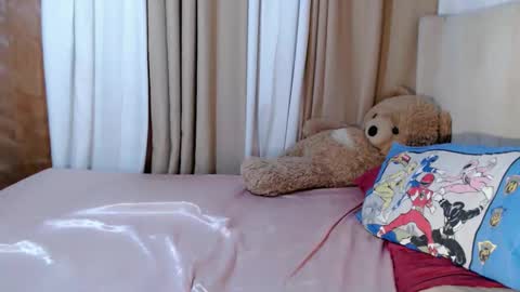 Snapshot of sweetprincess_athena chatting on 05/17/26, 05:42 Princess Ella online show from 05/17/26, 05:42