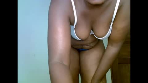 sweetrenne online show from 02/15/25, 07:49