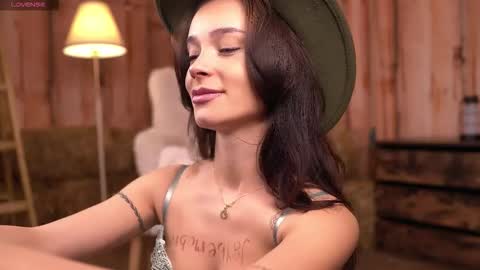 Snapshot of sweetrossie chatting on 02/06/26, 04:28 Rose online show from 02/06/26, 04:28