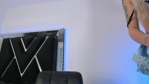  Alice Woolridge  online show from 04/15/26, 02:40