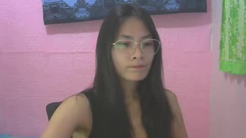 Snapshot of sweetsexygirl20 chatting on 10/17/25, 02:48 Mia online show from 10/17/25, 02:48