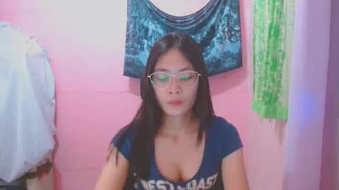Snapshot of sweetsexygirl20 chatting on 05/15/26, 12:45 Mia online show from 05/15/26, 12:45