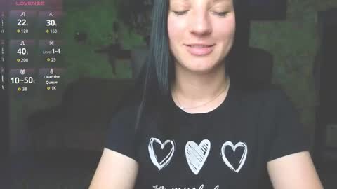 Snapshot of sweetshy99 chatting on 05/19/26, 06:36 Sweet Shy online show from 05/19/26, 06:36