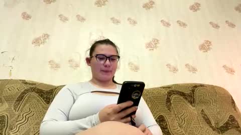 Snapshot of sweetsinua chatting on 03/27/26, 09:14 sweetsinua online show from 03/27/26, 09:14