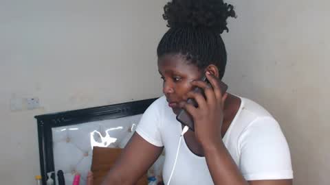 Snapshot of sweetslyvie chatting on 07/10/26, 09:23 sweetslyvie online show from 07/10/26, 09:23