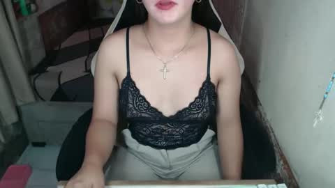 Snapshot of sweetsofia24 chatting on 12/14/25, 01:49 Sofia online show from 12/14/25, 01:49