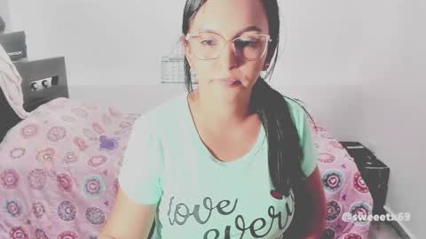 Snapshot of sweetsquirtx23 chatting on 12/22/24, 08:25 lili online show from 12/22/24, 08:25