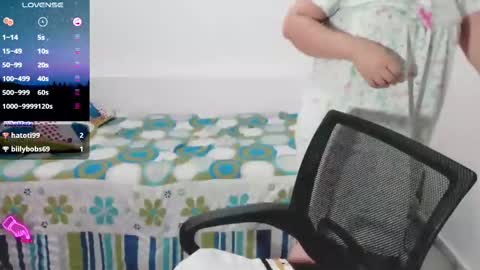 Snapshot of sweetsquirtx23 chatting on 01/19/25, 05:18 lili online show from 01/19/25, 05:18