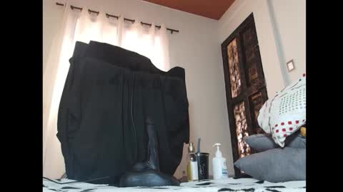 dulce online show from 11/22/25, 04:06