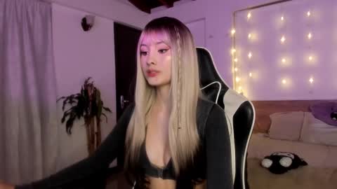 Snapshot of sweett_catt1 chatting on 02/20/25, 05:23 Cat independent model online show from 02/20/25, 05:23