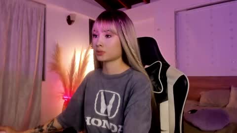 Snapshot of sweett_catt1 chatting on 02/22/25, 07:01 Cat independent model online show from 02/22/25, 07:01