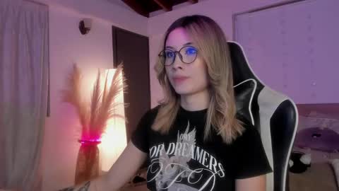 Snapshot of sweett_catt1 chatting on 02/23/25, 08:28 Cat independent model online show from 02/23/25, 08:28