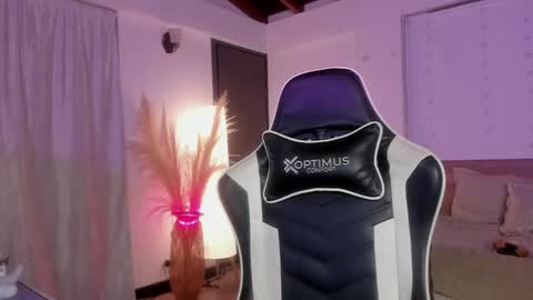 Snapshot of sweett_catt1 chatting on 02/25/25, 04:14 Cat independent model online show from 02/25/25, 04:14