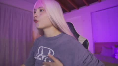 Snapshot of sweett_catt1 chatting on 03/12/25, 06:18 Cat independent model online show from 03/12/25, 06:18