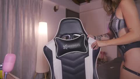 Snapshot of sweett_catt1 chatting on 09/25/25, 02:26 Cat independent model online show from 09/25/25, 02:26