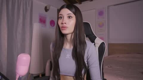 Snapshot of sweett_catt1 chatting on 11/03/25, 04:25 Cat independent model online show from 11/03/25, 04:25