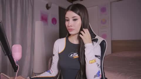 Snapshot of sweett_catt1 chatting on 11/05/25, 02:00 Cat independent model online show from 11/05/25, 02:00