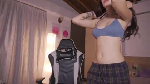 Snapshot of sweett_catt1 chatting on 11/24/25, 12:54 Cat independent model online show from 11/24/25, 12:54