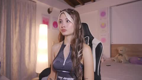 Snapshot of sweett_catt1 chatting on 11/28/25, 01:41 Cat independent model online show from 11/28/25, 01:41