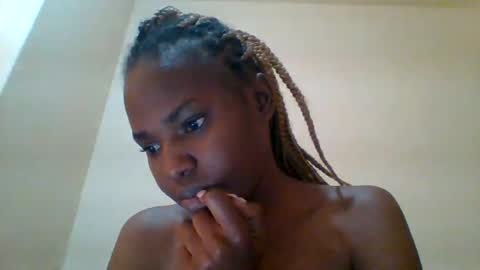 Snapshot of sweett_kimmie chatting on 07/06/26, 08:33 sweett_kimmie online show from 07/06/26, 08:33