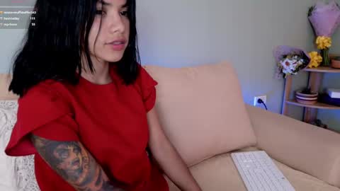 Snapshot of sweett_petite chatting on 03/07/25, 08:00 online show from 03/07/25, 08:00