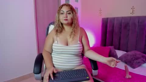 Snapshot of sweett_rose_ chatting on 11/11/25, 11:27 sweett rose online show from 11/11/25, 11:27
