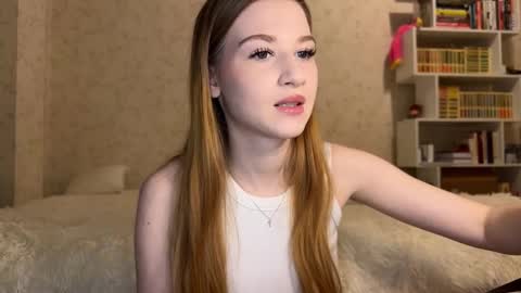 Snapshot of sweettbabyye chatting on 09/13/25, 06:29 Lisa online show from 09/13/25, 06:29