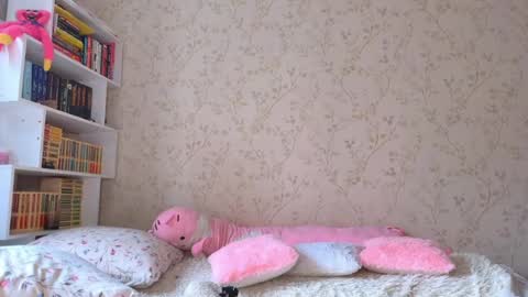 Snapshot of sweettbabyye chatting on 04/15/26, 10:33 Lisa online show from 04/15/26, 10:33