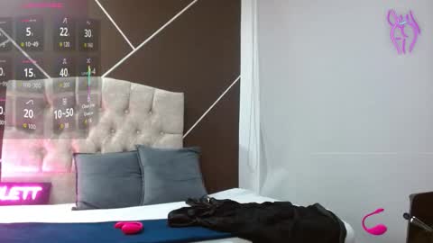 Scarlet online show from 11/25/25, 11:21