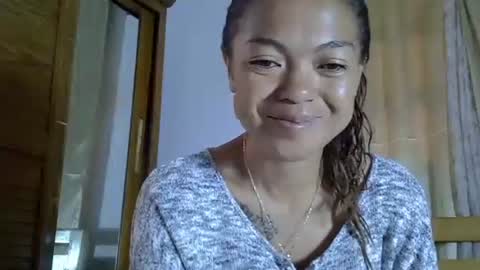 Snapshot of sweety_angel_7 chatting on 12/13/24, 06:00 Sarah online show from 12/13/24, 06:00