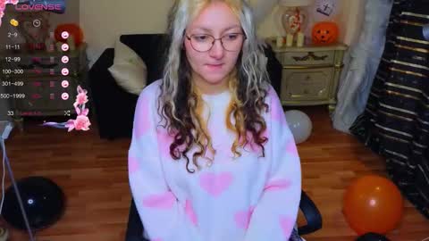 Snapshot of sweety_candys chatting on 10/20/25, 04:24 Hot Candy online show from 10/20/25, 04:24